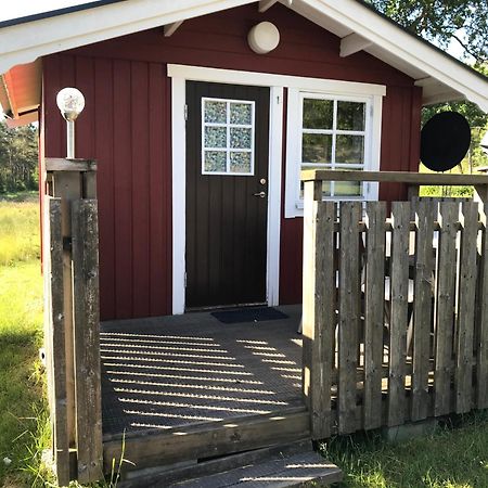 Bjoersjoeas Vildmark - Small Camping Cabin Close To Nature Olofstorp Екстериор снимка