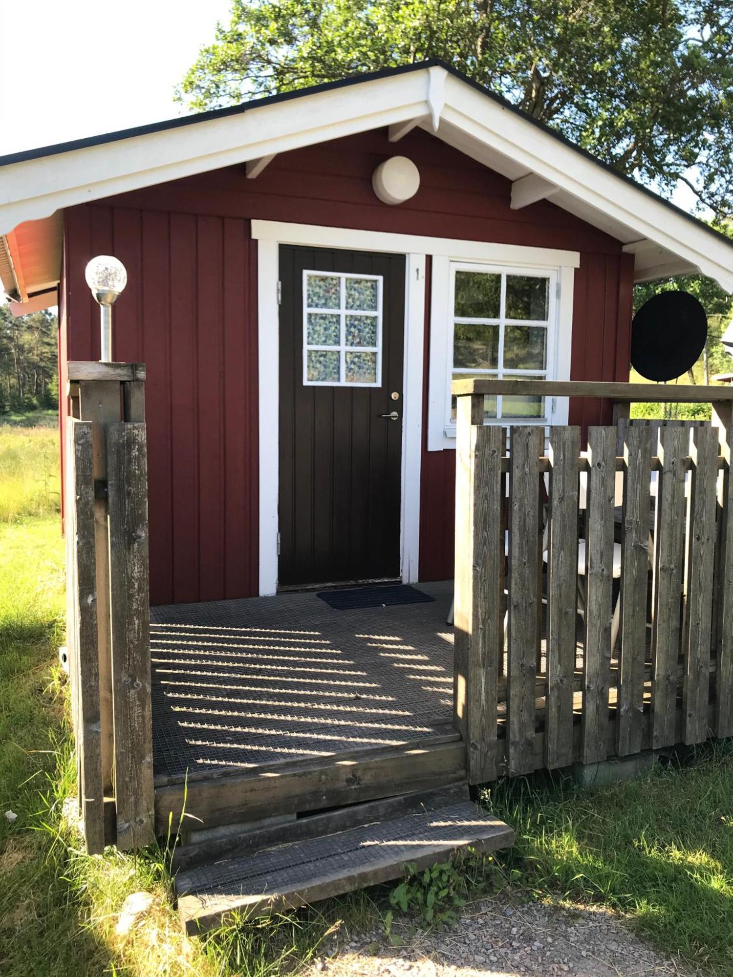 Bjoersjoeas Vildmark - Small Camping Cabin Close To Nature Olofstorp Екстериор снимка